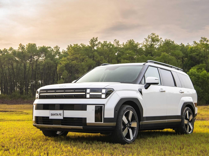 Xe ô tô Santafe máy dầu bản cao cấp khác gì bản thường