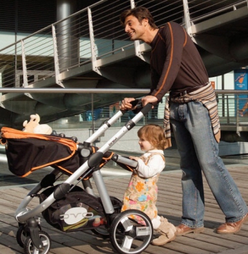 Tại sao nên sử dụng xe đẩy em bé? - Khoa học & Đời sống